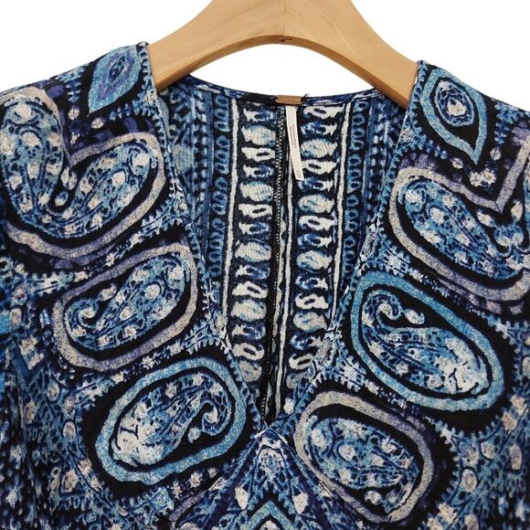Free People Crop Top Womens XS Blue V-Neck Long Sleeve Paisley Waist Smocked - Picture 5 of 13